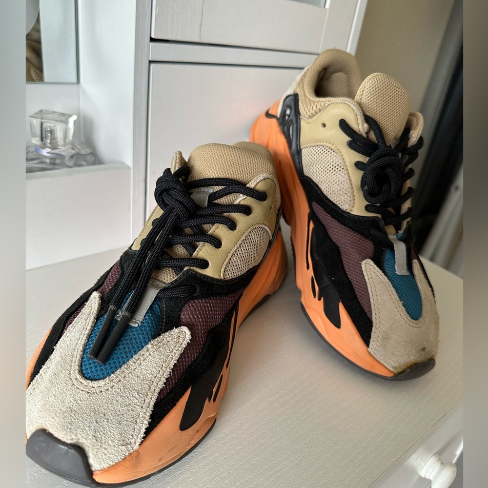 adidas Yeezy Boost 700